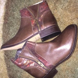 Ankle boot snake skin